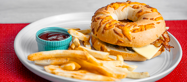 Bagel burger doble tocino, ¿ya la probaste?