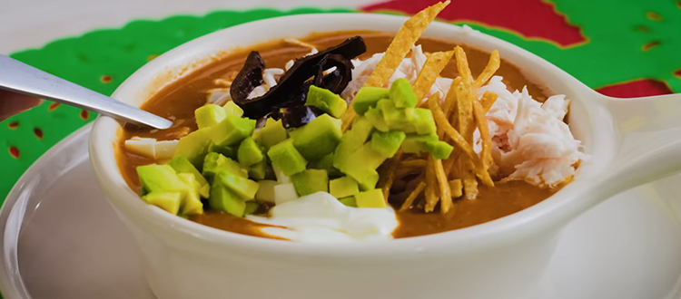 Sopa de tortilla con pollo para toda la familia