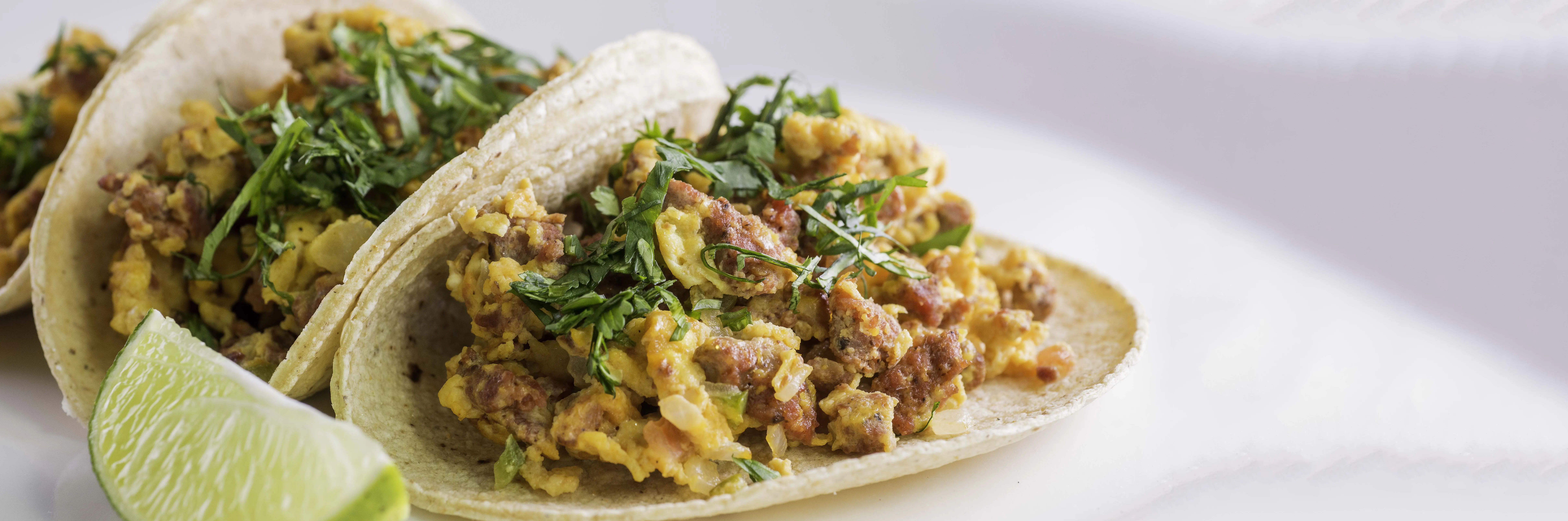 Tacos de huevo con longaniza ahumada, de los tacos más ricos