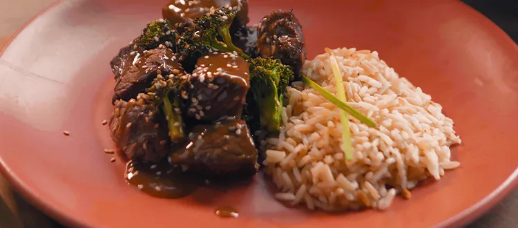 Falda de res con brócoli