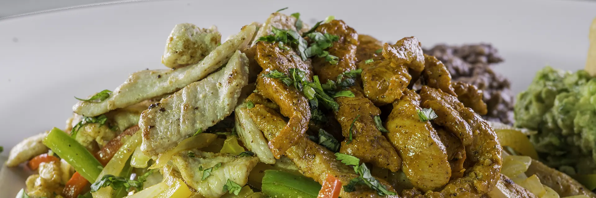 Fajitas de milanesas mixtas: disfruta las carnes marinadas al ajo, a la leña y a la yucateca