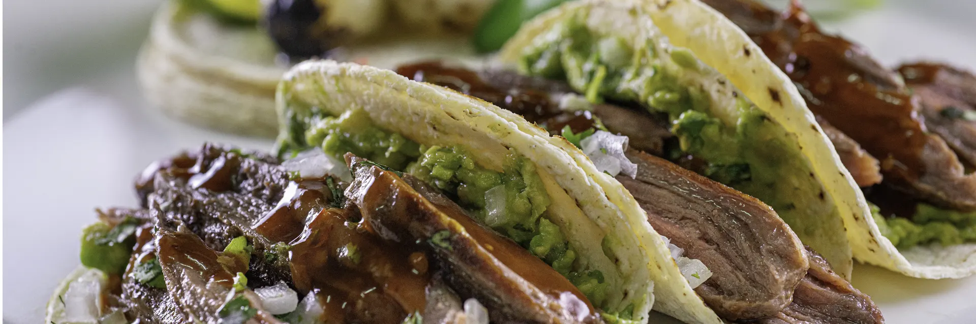 Tacos de arrachera con guacamole, para rapidito
